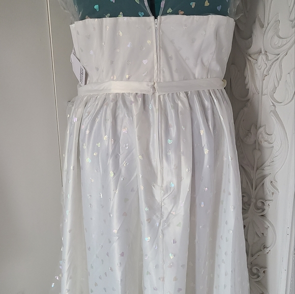 Unique Vintage Irradescent Bridal Sweetheart Dress - Picture 5 of 7